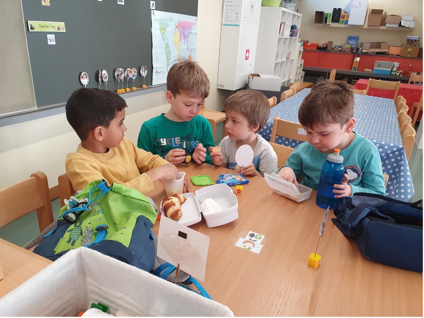 Spielzeugfreier Kindergarten im Emmen Gruppe